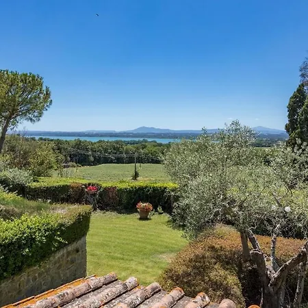 Villa Giulia 10, Emma Tuoro sul Trasimeno