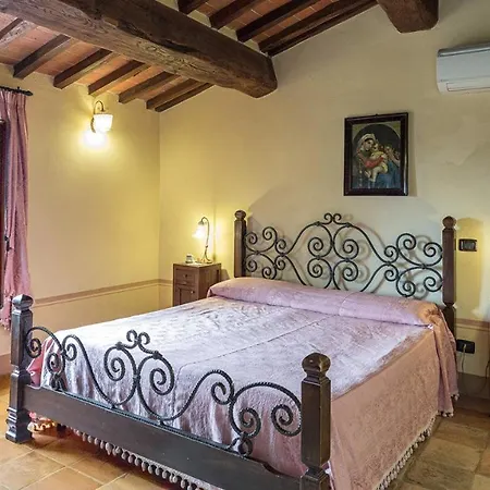 Giulia 10, Emma Villa *